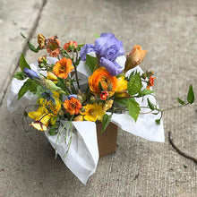 Load image into Gallery viewer, Mason Jar Arrangement