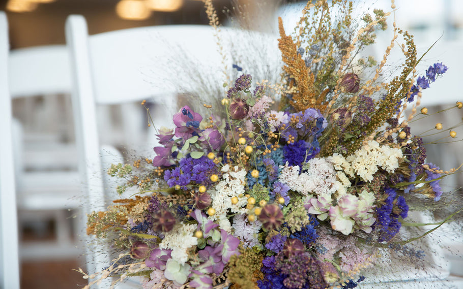 A Winter Wedding with Dried Flowers