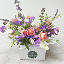 Load image into Gallery viewer, romantic and fragrant floral design