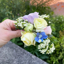 Load image into Gallery viewer, Corsage