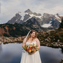 Load image into Gallery viewer, Elopement Bouquet