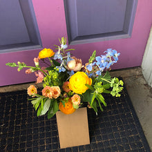 Load image into Gallery viewer, Mason Jar Arrangement