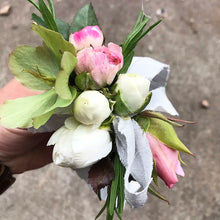 Load image into Gallery viewer, Corsage